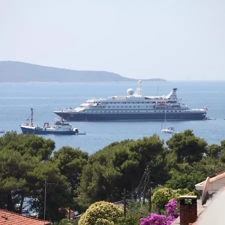 & Zlatica Hvar *