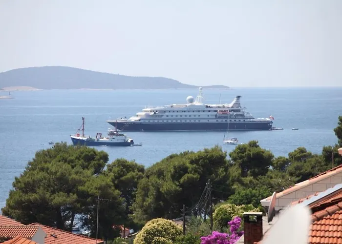 & Zlatica Hvar *